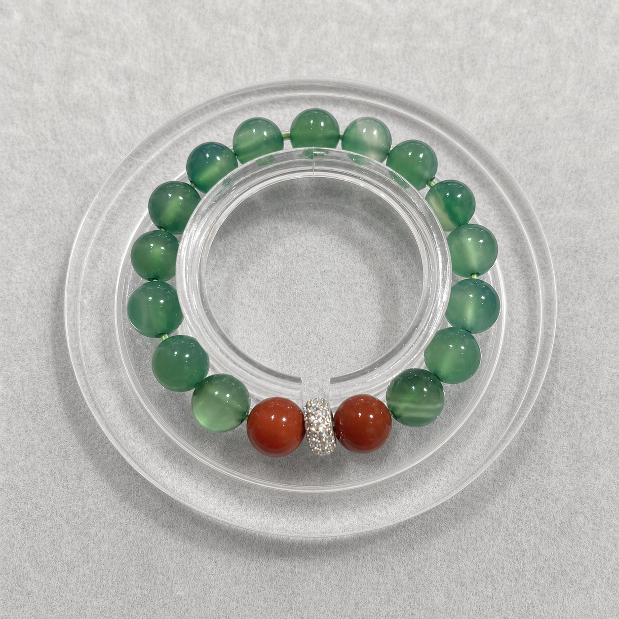 Green Agate Beaded Bracelet by Wu Yunhua - Qingluan Zhuozhu top-down product photo