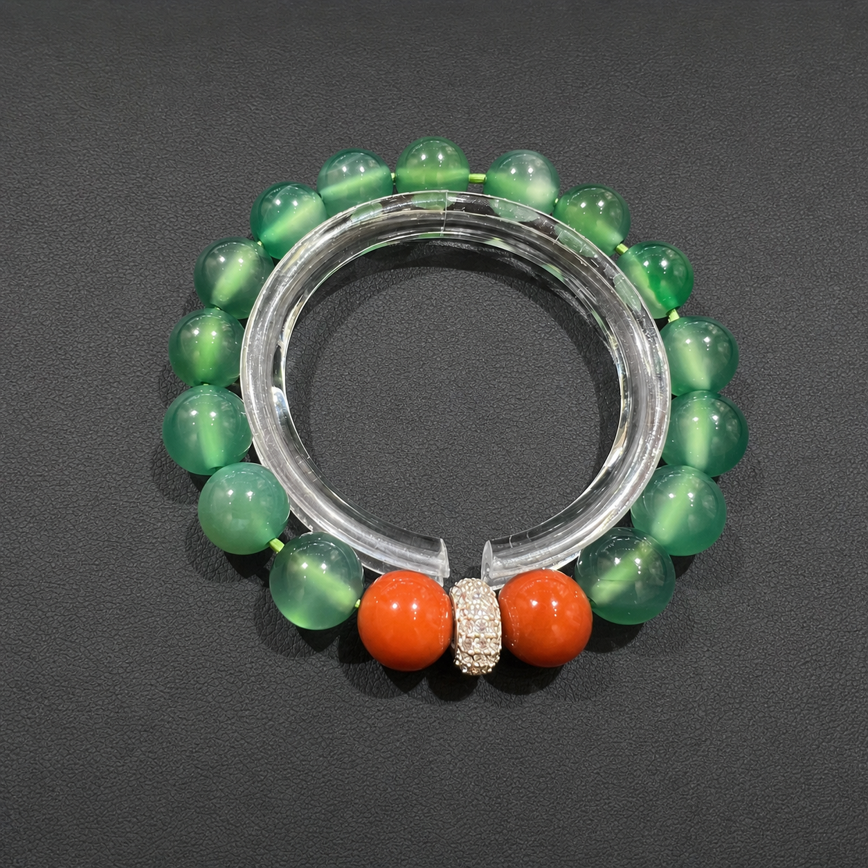 Green Agate Beaded Bracelet by Wu Yunhua - Qingluan Zhuozhu dark background product photo